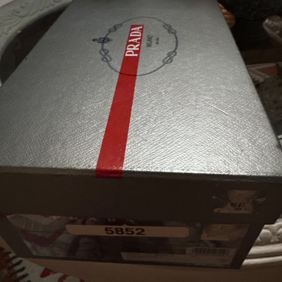 Prada - Picture 6 of 6